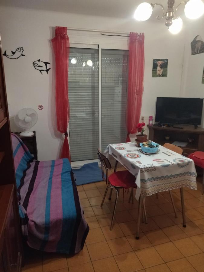 Reynès F1 Chambre Et Cuisine מראה חיצוני תמונה