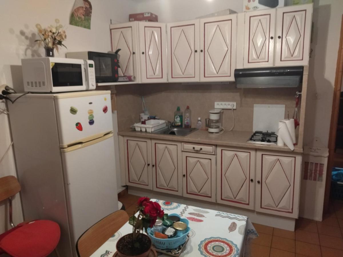 Reynès F1 Chambre Et Cuisine מראה חיצוני תמונה